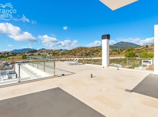 Nueva Andalucía (Costa del Sol), Villa - Detached #CM-R4042309