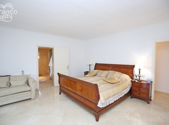 Marbella Golden Mile (Rocio de Nagüeles), Villa #IM-2808MLV