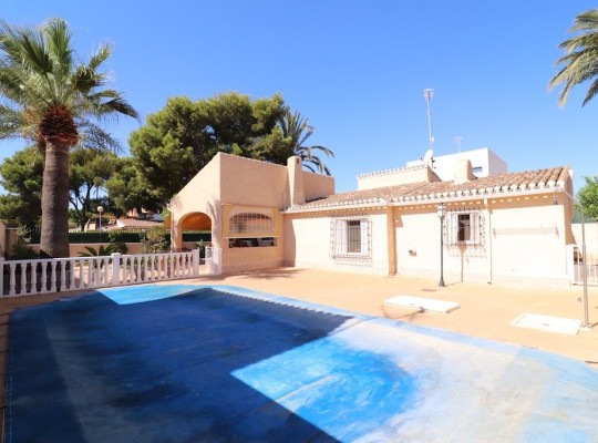 Orihuela Costa (Punta Prima), Villa #CQ-JM-15958