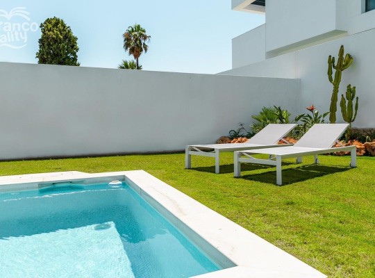 San Pedro de Alcántara (Costa del Sol), Villa - Detached #CM-R3617369