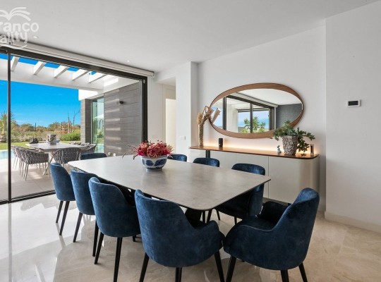 Calahonda (Costa del Sol), Villa - Detached #CM-R4168195