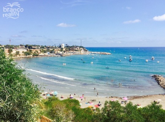 Butikový komplex s luxusními apartmány a výhledem na moře, Cabo Roig