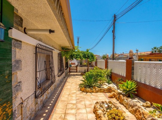 Orihuela Costa (Campoamor), Villa #CQ-UR-56196