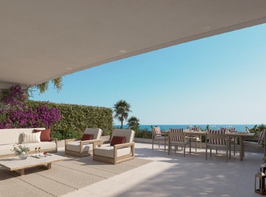 Luxusní apartmány s velkou terasou i zahradou, výhled na moře, Benalmadena