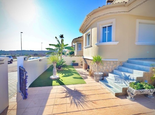 San Miguel de Salinas (Residencial los flamencos), Villa #CQ-JM-64042
