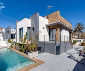 Villa 150m from La Mata beach