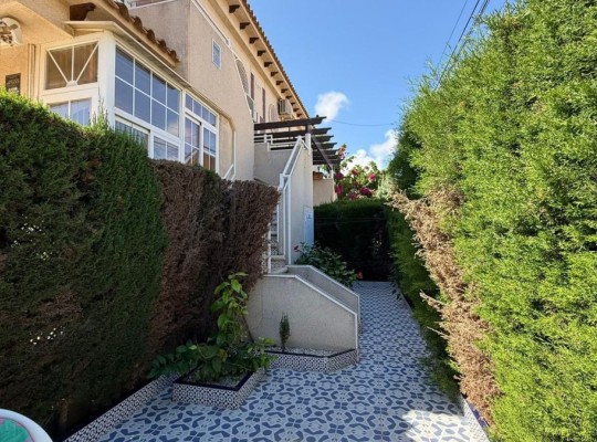 Prostorný bungalov v Punta Prima, Torrevieja