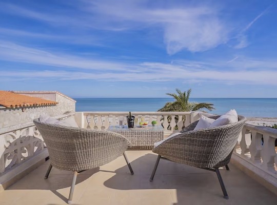 Vila na prodej v první linii s výhledem na moře v Els Poblets (Denia)