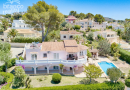 LARGE SEA VIEW VILLA WITH PRIVATE TENNIS COURT WALKING DISTANCE FROM MORAIRA TOWN CENTRE.