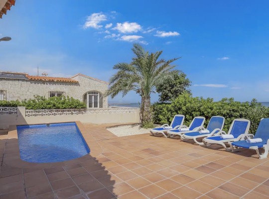 Vila na prodej v první linii s výhledem na moře v Els Poblets (Denia)