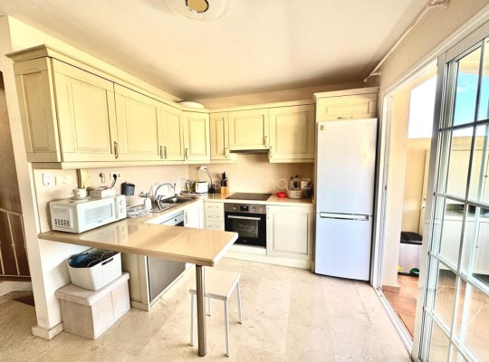 Prodej luxusního mezonetu s výhledem na moře a zahradou – Palm-Mar