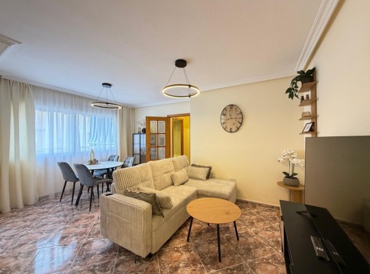 Apartmán ve výborné lokalitě, 200m od pláže Los Locos, Torrevieja