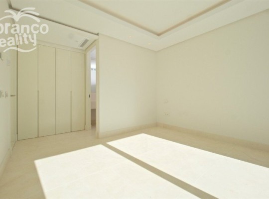 San Pedro de Alcántara (Costa del Sol), Villa - Detached #CM-R3058879