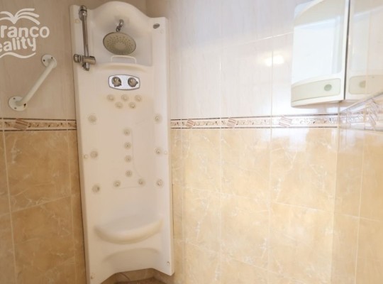 Rohový řadový dům v Altos del Limonar, Torrevieja