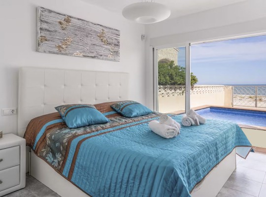 Vila na prodej v první linii s výhledem na moře v Els Poblets (Denia)