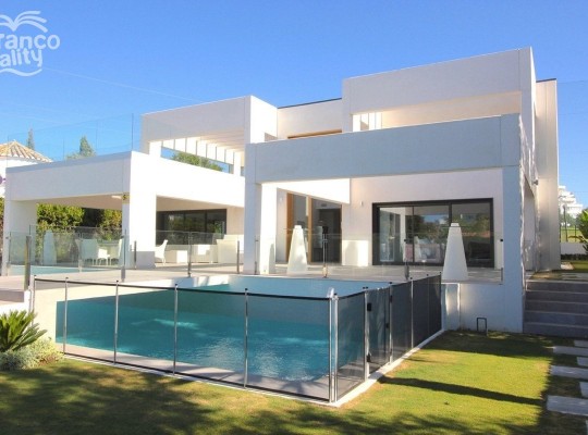 Guadalmina Alta (Costa del Sol), Villa - Detached #CM-R4044397