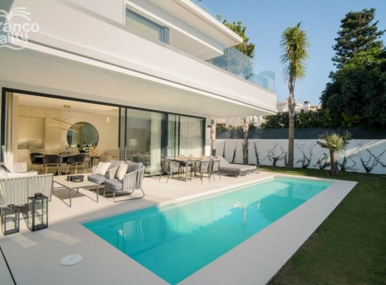 Marbella (Costa del Sol), Villa - Detached #CM-R3811819