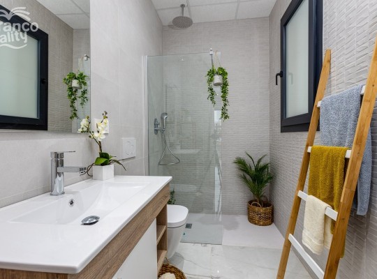 Fully furnished 2 bedroom apartments in El Raso.