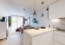 Butikový komplex s luxusními apartmány a výhledem na moře, Cabo Roig