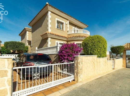 Los Altos, 
Villa   #ES-10383