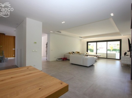 Guadalmina Alta (Costa del Sol), Villa - Detached #CM-R4044397