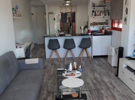 Přízemní apartmán se 2 ložnicemi ve městě Villajoyosa, Costa Blanca Sever.