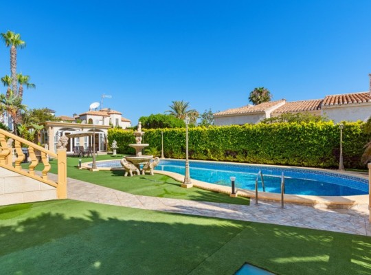 Orihuela Costa (Playa Flamenca), Villa #CQ-BG-96358