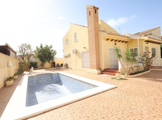 Orihuela Costa (Playa Flamenca), Villa #CQ-JM-69540