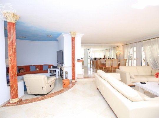 Marbella Golden Mile (Rocio de Nagüeles), Villa #IM-2808MLV