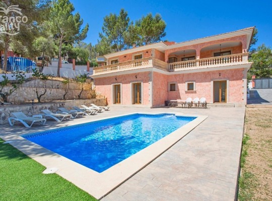 BEAUTIFUL HIGH QUALITY VILLA WITH VACATIONAL LICENSE IN A QUIET AREA IN PALMANOVA