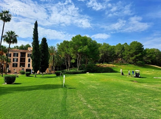Luxusní apartmán s panoramatickým výhledem v exkluzivním golfovém komplexu 