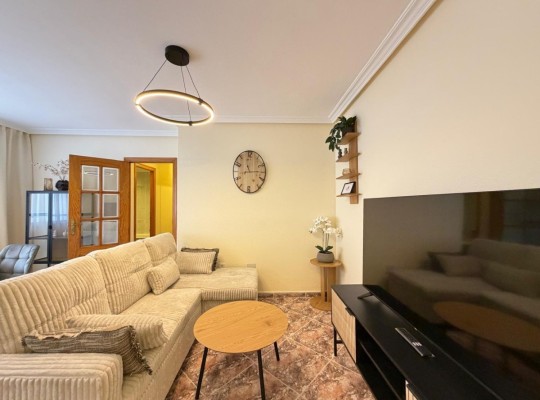 Apartmán ve výborné lokalitě, 200m od pláže Los Locos, Torrevieja