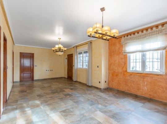 San Miguel de Salinas, Villa #CQ-837