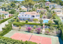 LARGE SEA VIEW VILLA WITH PRIVATE TENNIS COURT WALKING DISTANCE FROM MORAIRA TOWN CENTRE.