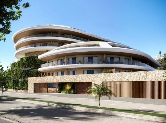 Prémiové bydlení u pláže s panoramatickými výhledy a rychlým spojením do Málagy