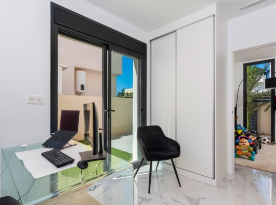 Los Montesinos (La Herrada), Villa #CQ-BG-56703