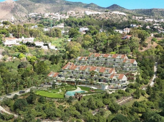 Luxusní apartmány s velkou terasou i zahradou, výhled na moře, Benalmadena