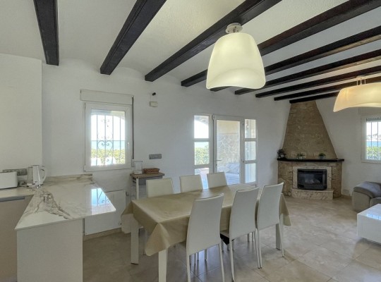 Vila na prodej v první linii s výhledem na moře v Els Poblets (Denia)
