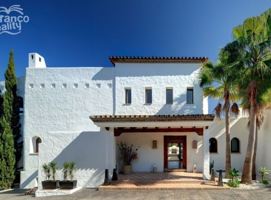 Puerto Banús (Costa del Sol), Villa - Detached #CM-R3272629