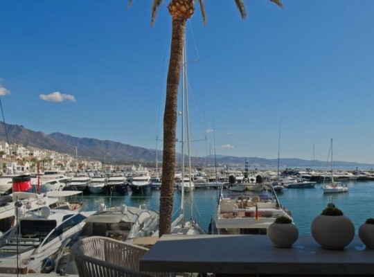 Puerto Banús (Costa del Sol), Apartment - Middle Floor #CM-R4153963