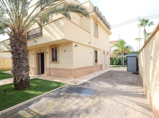 Vila s moderním zařízením v Cabo Roig
