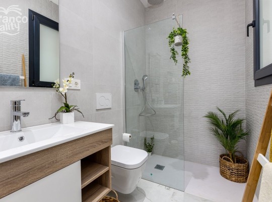 Fully furnished 2 bedroom apartments in El Raso.