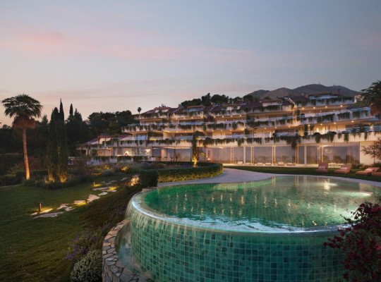 Luxusní apartmány s velkou terasou i zahradou, výhled na moře, Benalmadena