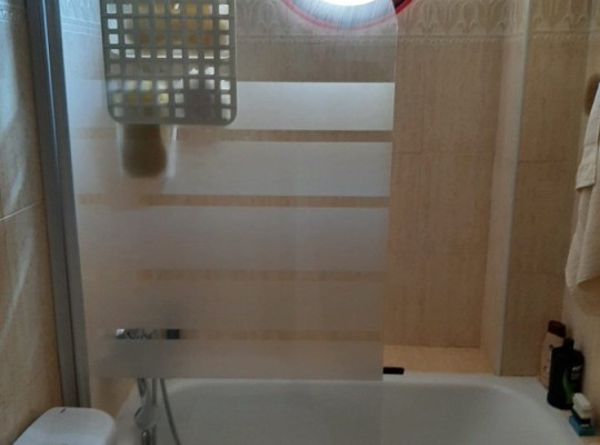 Přízemní apartmán se 2 ložnicemi ve městě Villajoyosa, Costa Blanca Sever.