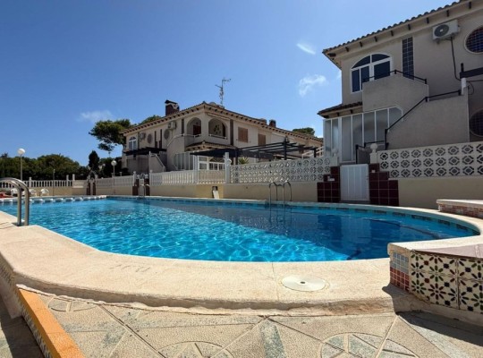 Prostorný bungalov v Punta Prima, Torrevieja