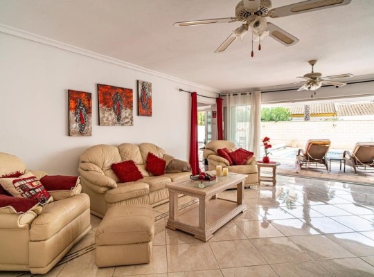Villamartin, Villa #CQ-VK-33226