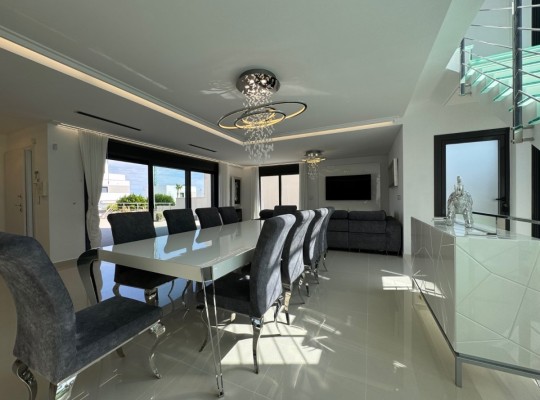 San Miguel de Salinas, Villa #CQ-BG-37958