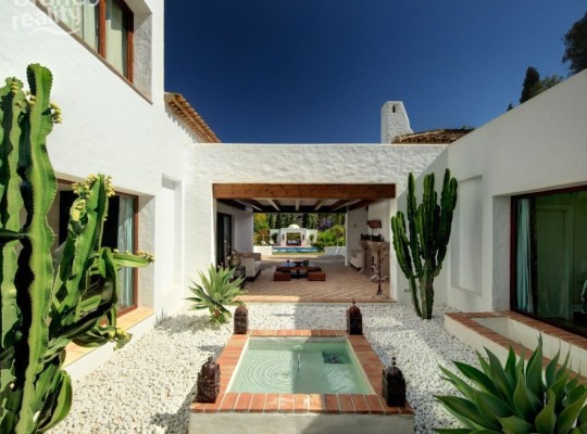 Nueva Andalucía (Costa del Sol), Villa - Detached #CM-R3859246