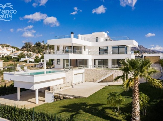 Nueva Andalucía (Costa del Sol), Villa - Detached #CM-R4042309