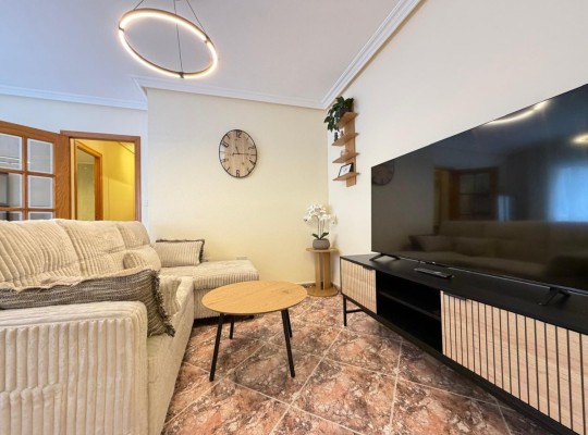 Apartmán ve výborné lokalitě, 200m od pláže Los Locos, Torrevieja